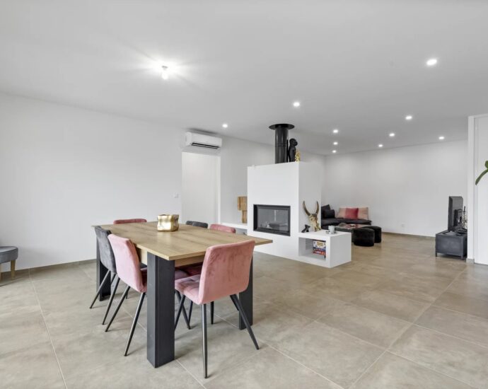 Lecci-, Villa 4 chambres, de plain-pied, avec piscine, proche plage