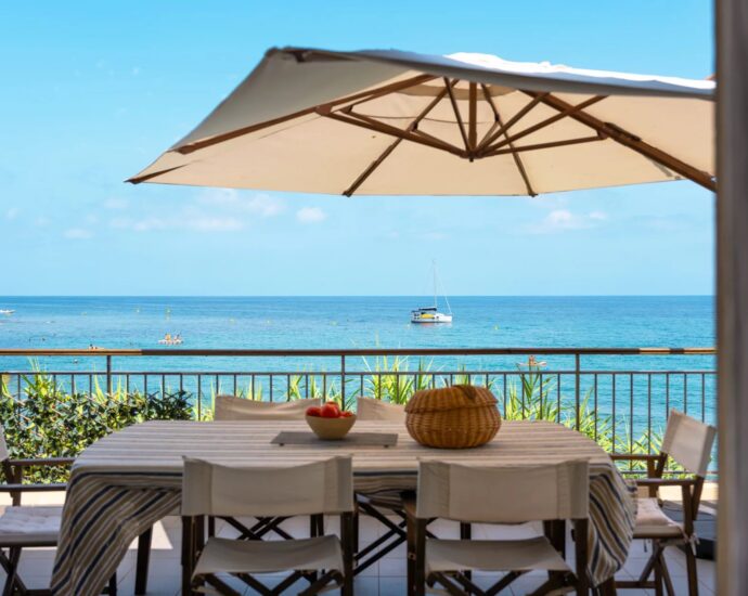 Cap Corse, San-Martino-di-Lota, Appartement Duplex,  4 chambres, résidence pied dans l’eau, vue mer panoramique, plage à pied