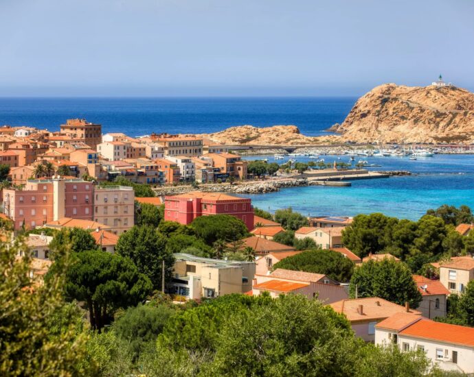 Balagne, L’Île-Rousse, Building plot with sea view, walking distance to the beach