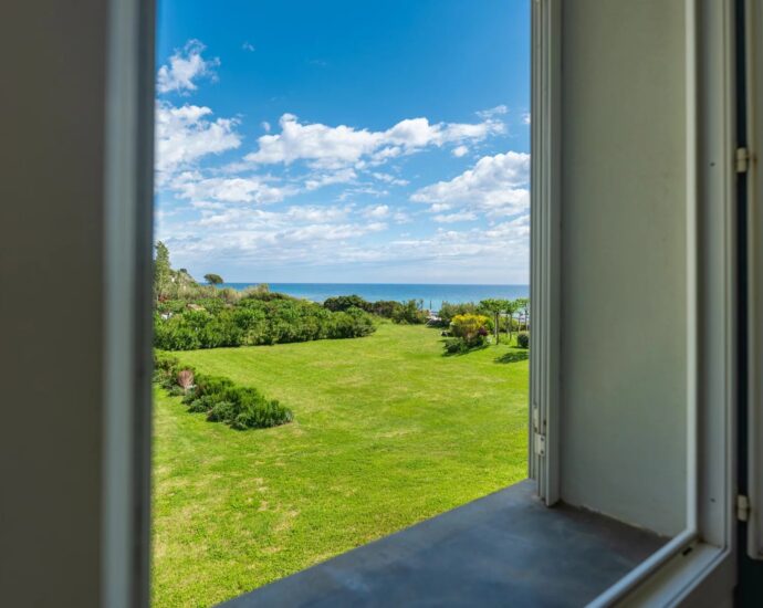Cap Corse, Sisco, private waterfront estate, 4 units and direct access