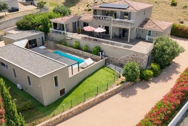 Biguglia, Villa d&rsquo;architecte, 6 chambres, annexe indépendante, vue mer, proche plage