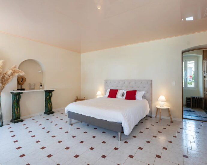 Cap Corse, Sisco, private waterfront estate, 4 units and direct access