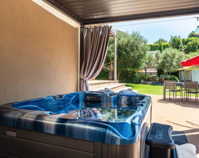 Biguglia, Villa d&rsquo;architecte, 6 chambres, annexe indépendante, vue mer, proche plage