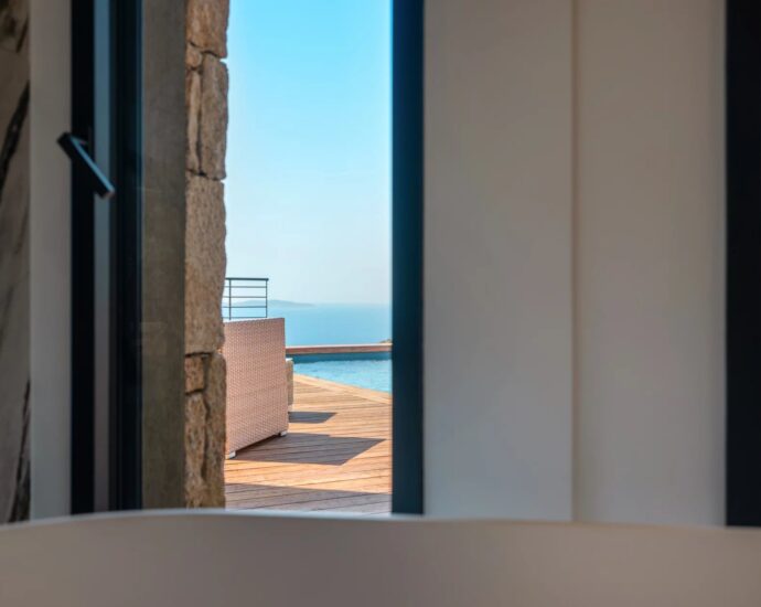 Ajaccio, Salario, Contemporary villa with panoramic sea views, high-end features, 4 suites, swimming pool, close to the beach