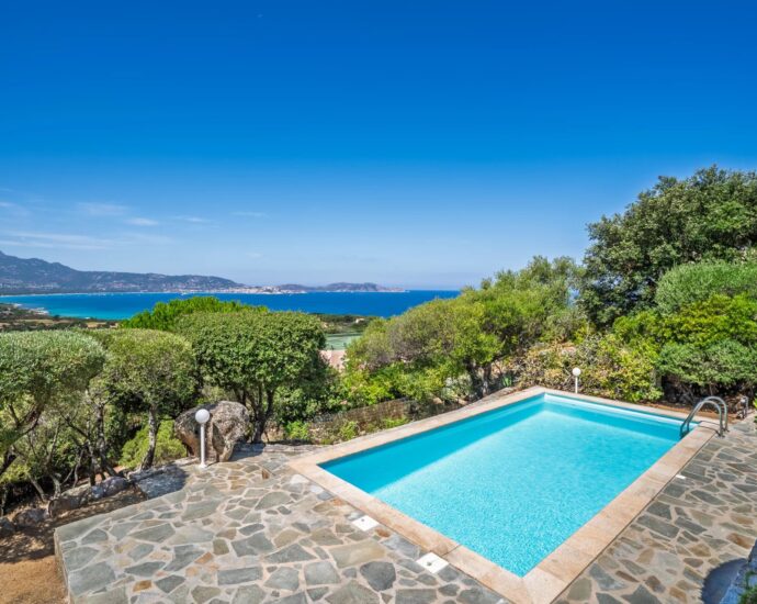 Lumio, Villa 4 chambres, piscine, vue panoramique mer et montagnes, plage à pied