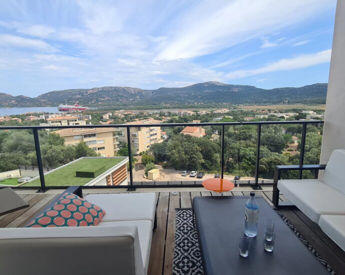 Porto-Vecchio, appartement contemporain, 3 chambres, vue mer, proche plage, piscine