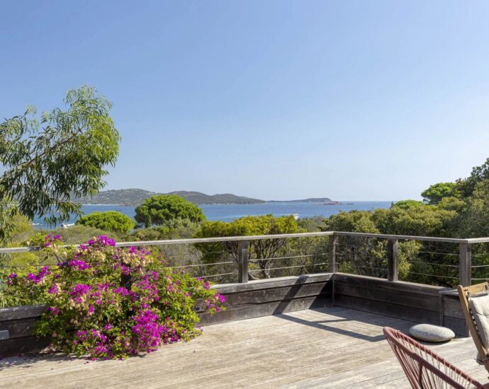 Porto-Vecchio, Domaine de Cala Rossa, villa 5 chambres, très belle vue mer, plage à 100 m