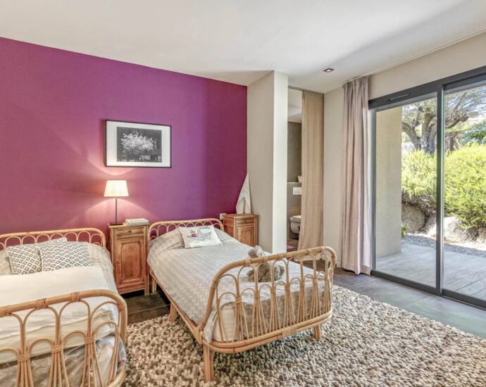 Pinarello –  Villa d’architecte de 5 chambres avec piscine, garage ,vue mer panoramique, au calme