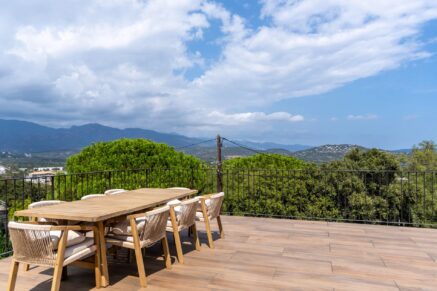 Porto-Vecchio, penthouse contemporain vue mer, 3 chambres, terrasses, garage, proche plage