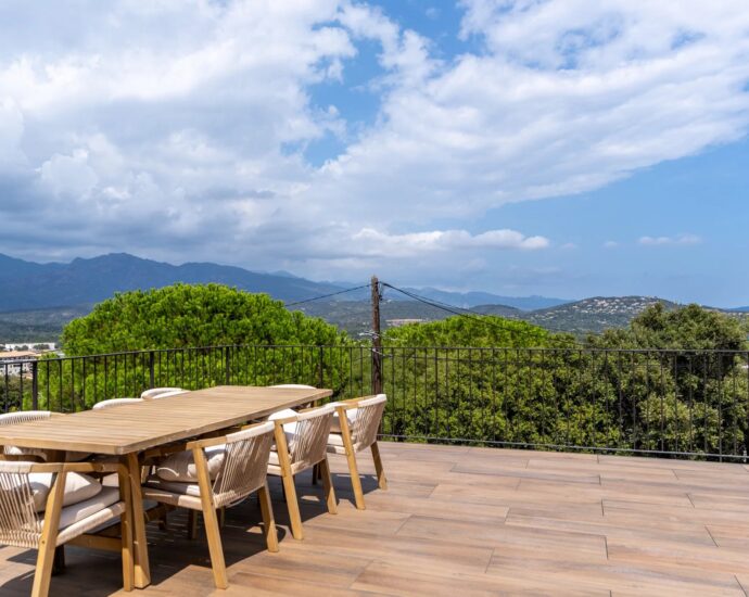 Porto-Vecchio, penthouse contemporain vue mer, 3 chambres, terrasses, garage, proche plage