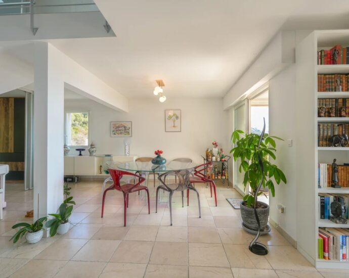 Ajaccio, Appartement en duplex, 4 chambres, terrasse, vue mer panoramique, proche plage