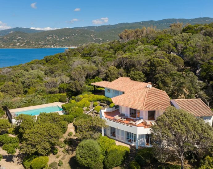 Coti-Chiavari, Villa 6 chambres, piscine, vue mer, plage à pied