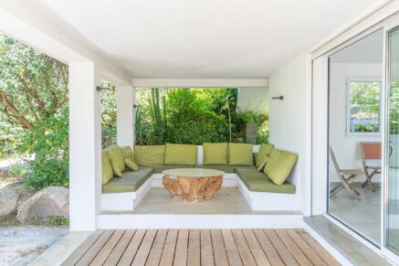 Lecci, Villa avec piscine,  5 chambres, environnement calme, proche plage et commodités