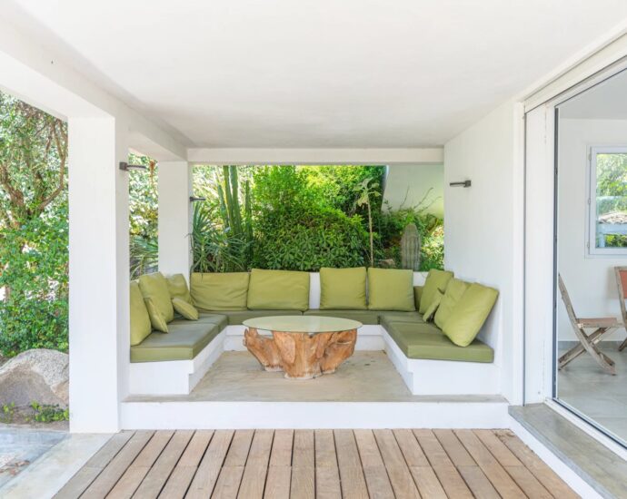 Lecci, Villa avec piscine,  5 chambres, environnement calme, proche plage et commodités