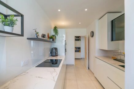 Exclusivité, Ajaccio, Route des Sanguinaires, Appartement vue mer panoramique, terrasse, une chambre, plage à pied