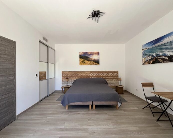 Nord d&rsquo;Ajaccio, Tiuccia, villa, 5 chambres, piscine, vue mer panoramique, plage à pied