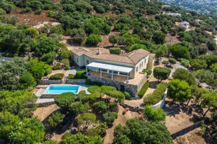 Lumio, Villa 4 chambres, piscine, vue panoramique mer et montagnes, plage à pied