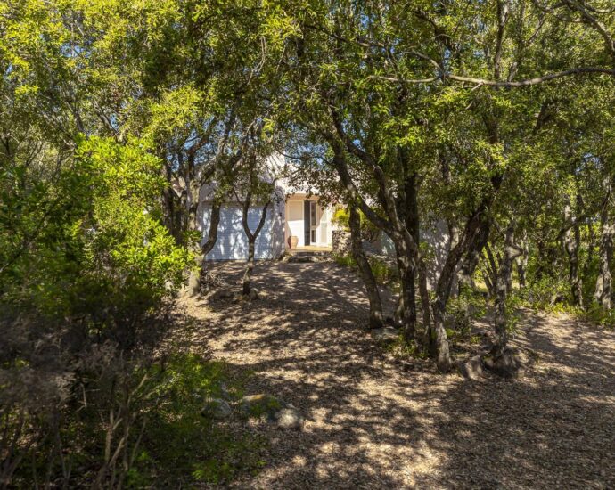 Porto-Vecchio, Domaine de Cala Rossa, villa 5 chambres, très belle vue mer, plage à 100 m
