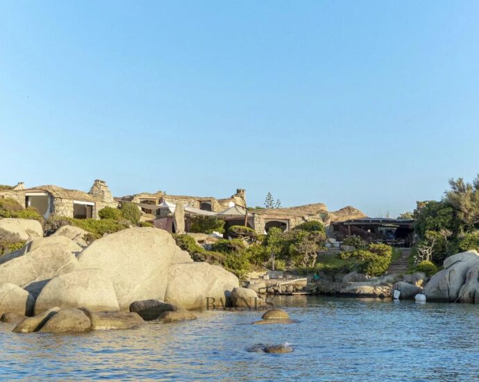 Ile de Cavallo – Propriété d&rsquo;exception – Pieds dans l&rsquo;eau – crique d&rsquo;accostage privée – jardin méditerranéen – 9 chambres