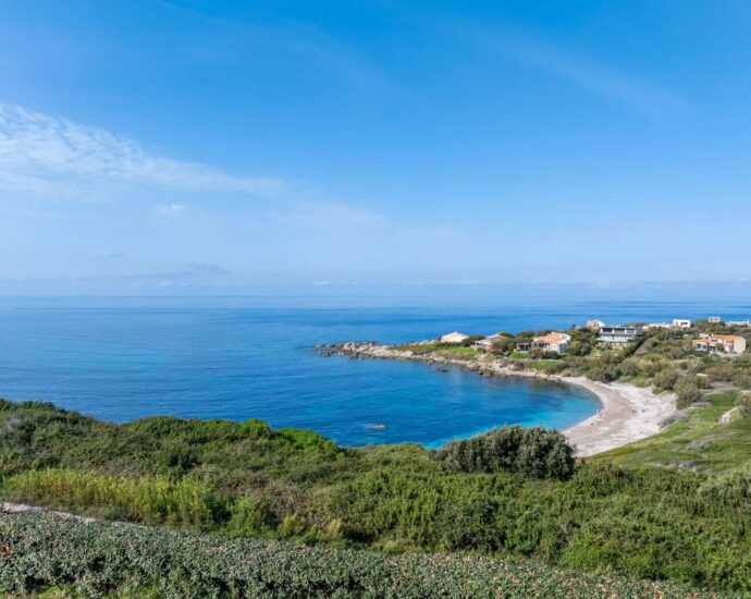 Corbara, Marine de Davia, villa 3 chambres, piscine, vue mer panoramique, plage à pied