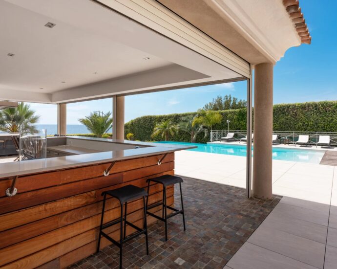 Ajaccio, Route des Sanguinaires, Villa vue mer panoramique, 5 chambres, piscine, plage à pied