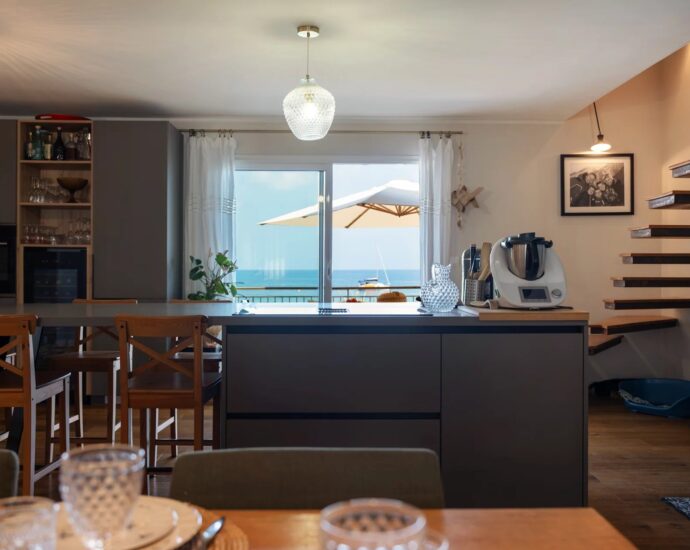 Cap Corse, San-Martino-di-Lota, Appartement Duplex,  4 chambres, résidence pied dans l’eau, vue mer panoramique, plage à pied