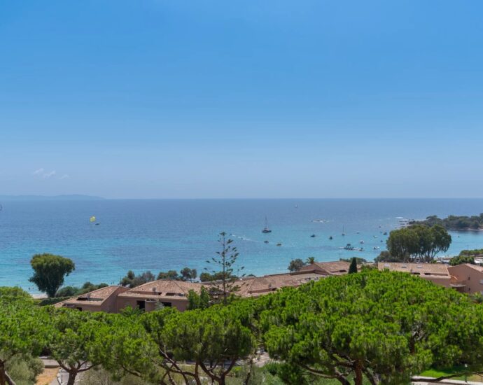 Exclusivité, Ajaccio, Route des Sanguinaires, Appartement vue mer panoramique, terrasse, une chambre, plage à pied
