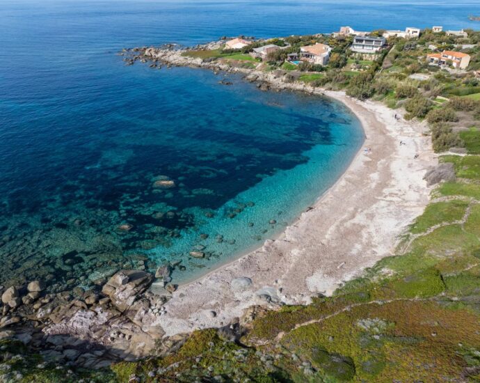 Corbara, Marine de Davia, 2 villas, 7 chambres, 2 piscines, vue mer panoramique, plage à pied