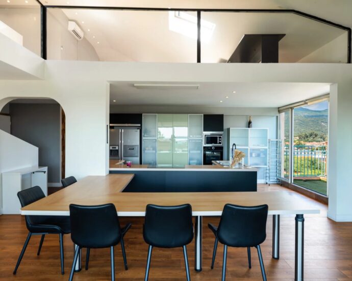 Exclusivité, Penthouse en duplex, 4 chambres, piscine, vue mer, proche plage