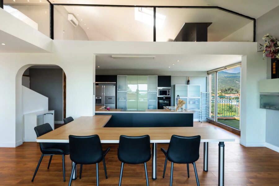 Exclusivité, Penthouse en duplex, 4 chambres, piscine, vue mer, proche plage