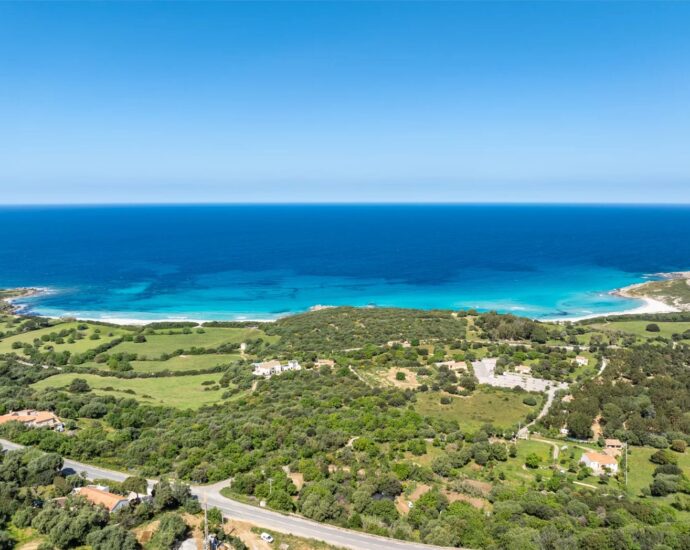 Balagne, L’Île-Rousse, Building plot with sea view, walking distance to the beach