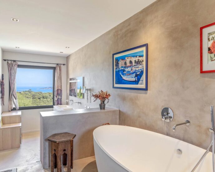 Pinarello –  Villa d’architecte de 5 chambres avec piscine, garage ,vue mer panoramique, au calme