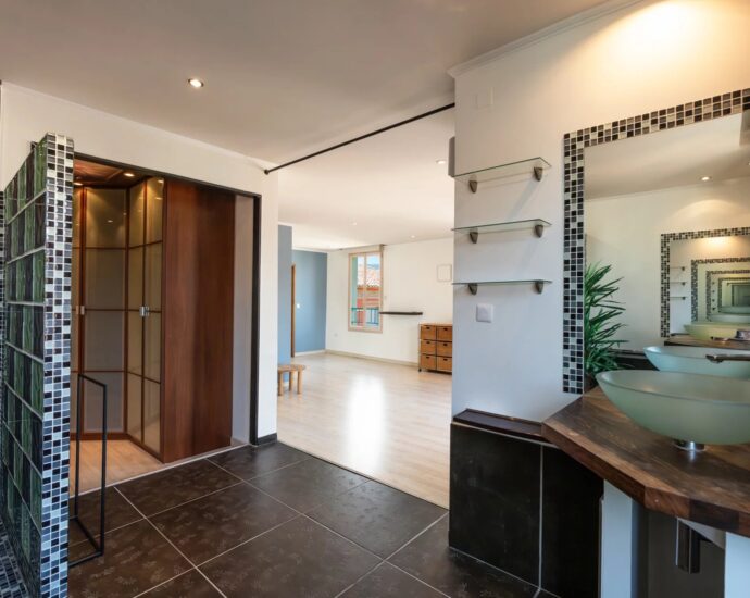 Exclusivité, Penthouse en duplex, 4 chambres, piscine, vue mer, proche plage