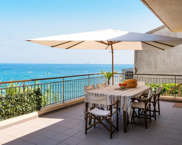 Cap Corse, San-Martino-di-Lota, Appartement Duplex,  4 chambres, résidence pied dans l’eau, vue mer panoramique, plage à pied