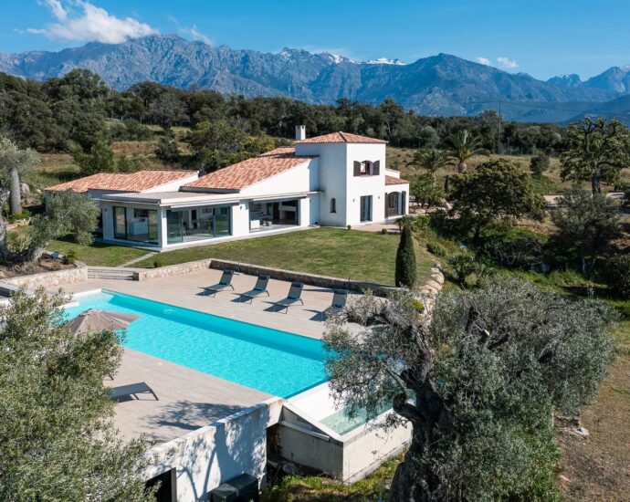 Lumio, 6 bedroom villa, panoramic sea view, infinity pool, near beach