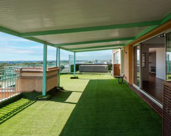 Exclusivité, Penthouse en duplex, 4 chambres, piscine, vue mer, proche plage