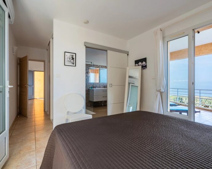 Corbara, Marine de Davia, villa 3 chambres, piscine, vue mer panoramique, plage à pied