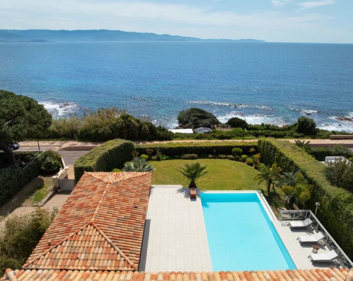 Ajaccio, Route des Sanguinaires, Villa vue mer panoramique, 5 chambres, piscine, plage à pied