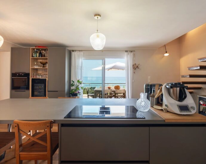 Cap Corse, San-Martino-di-Lota, Appartement Duplex,  4 chambres, résidence pied dans l’eau, vue mer panoramique, plage à pied