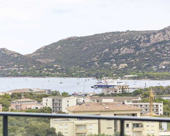 Porto-Vecchio, appartement contemporain, 3 chambres, vue mer, proche plage, piscine