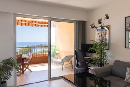 Exclusivité, Ajaccio, Route des Sanguinaires, Appartement vue mer panoramique, terrasse, une chambre, plage à pied