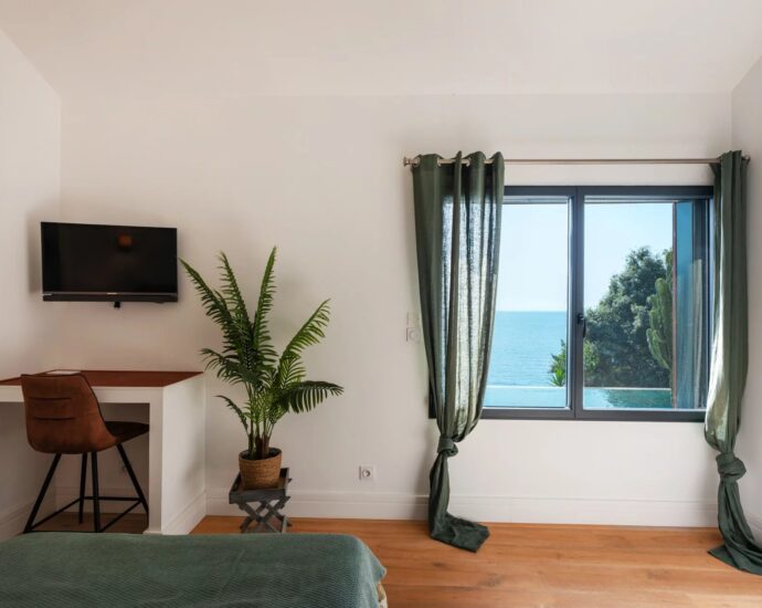 Cap Corse, Erbalunga, waterfront villa with private cove, direct sea access,7 Bedrooms, infinity Pool