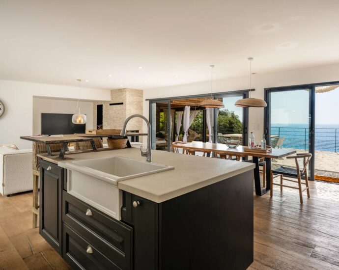Cap Corse, Erbalunga, waterfront villa with private cove, direct sea access,7 Bedrooms, infinity Pool