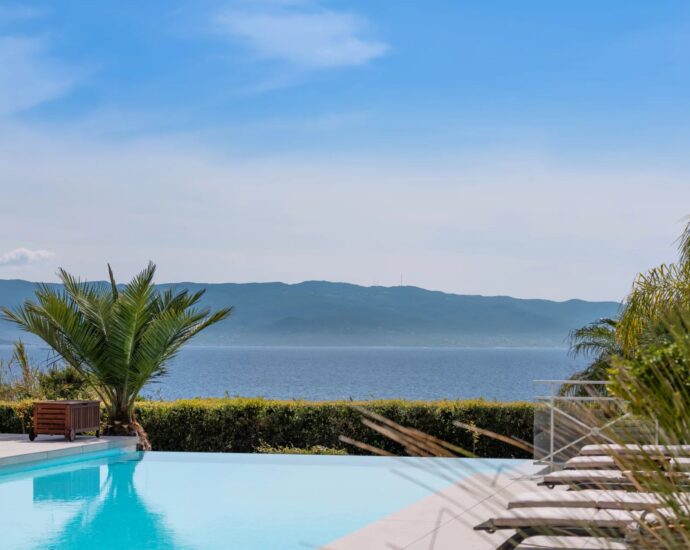 Ajaccio, Route des Sanguinaires, Villa vue mer panoramique, 5 chambres, piscine, plage à pied