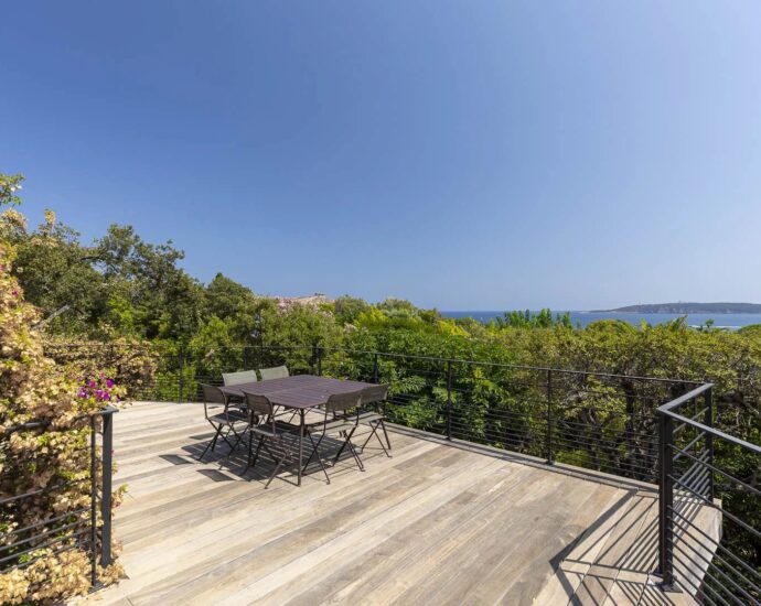 Exclusivité, Domaine de Cala Rossa, villa à rénover avec vue sur la mer, plage à pied