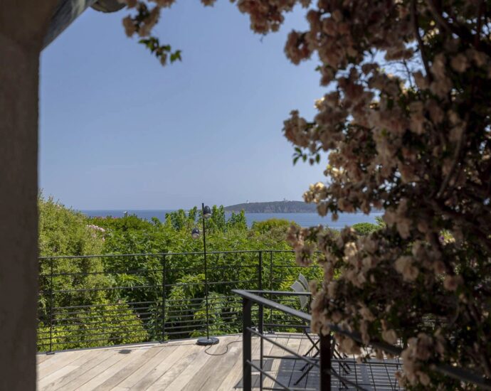 Exclusivité, Domaine de Cala Rossa, villa à rénover avec vue sur la mer, plage à pied