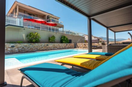 Biguglia, Villa d&rsquo;architecte, 6 chambres, annexe indépendante, vue mer, proche plage