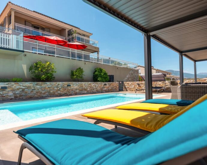 Biguglia, Villa d&rsquo;architecte, 6 chambres, annexe indépendante, vue mer, proche plage