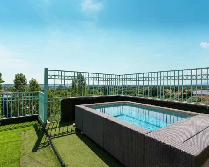 Exclusivité, Penthouse en duplex, 4 chambres, piscine, vue mer, proche plage