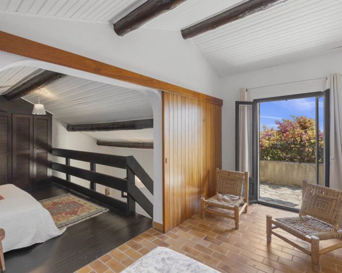 Exclusivité, Domaine de Cala Rossa, villa à rénover avec vue sur la mer, plage à pied